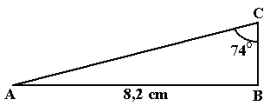 En rettvinklet trekant ABC der vinkelen C er 74 grader og AB = 8.2 cm